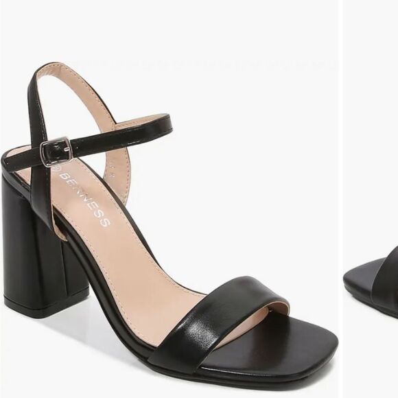 Berness Agatha Block Heel Square Toe Sandals W Slim Ankle Straps Size 10 NWT - Picture 1 of 7